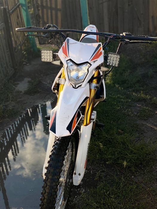 Продам Эндуро  YAMMA 250Куб торг на месте