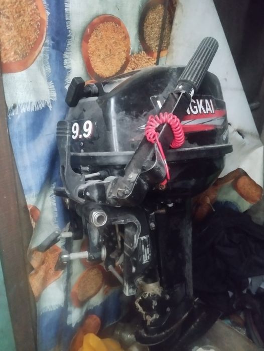 Лодка с двигателем 9.9 обьём