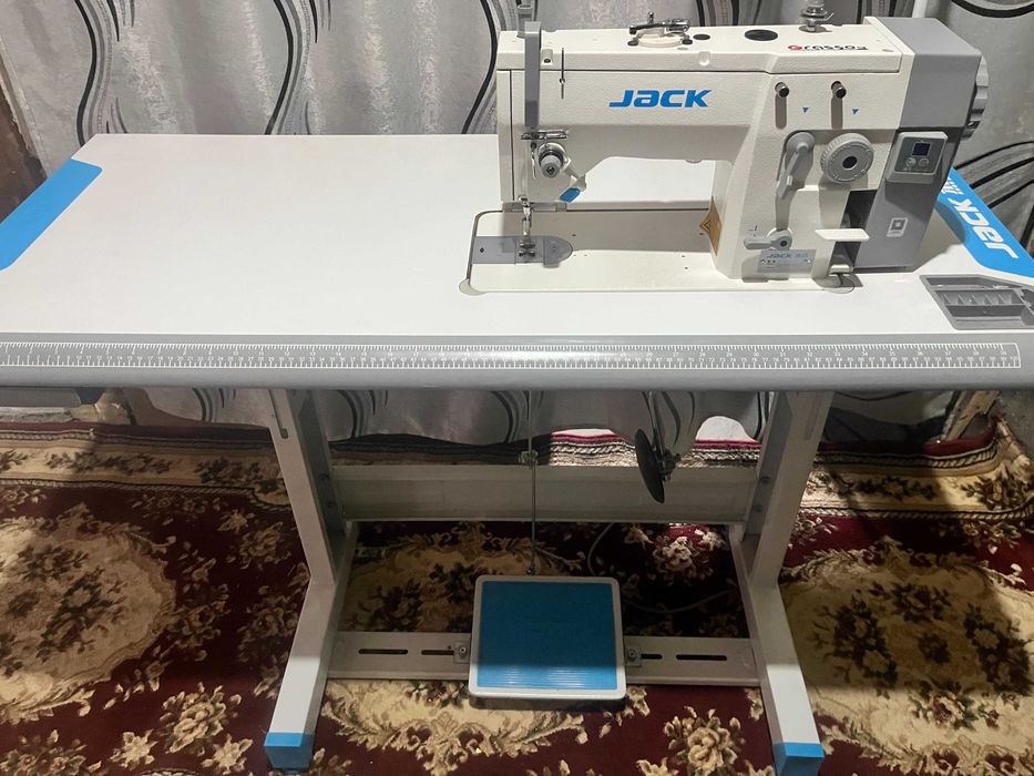 Mașină de cusut industrială in zig-zag si linia JACK JK-20U-53Z