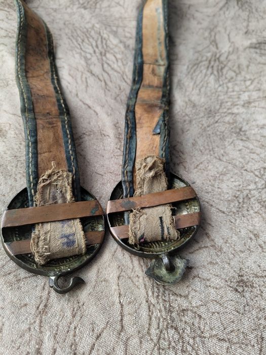 Сребърни пафти .