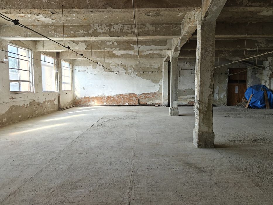 Închiriez convenabil spatii comerciale și industriale