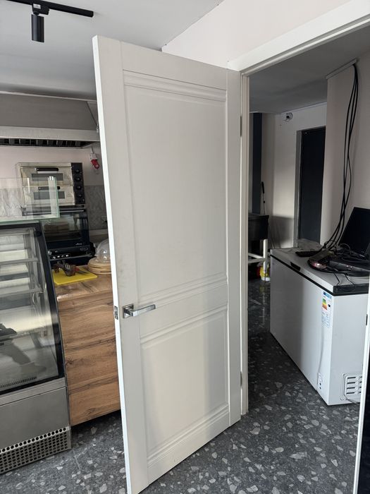 Дверь белая межкомнатная