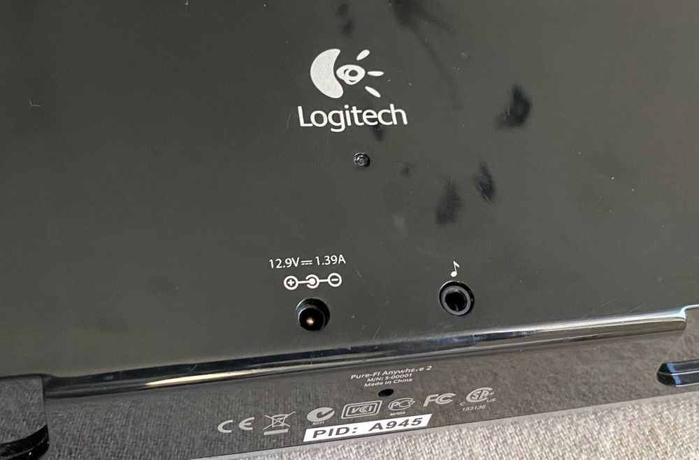 Boxa stereo acumulator Logitech Pure-Fi Anywhere 2 aux + doking Iphone