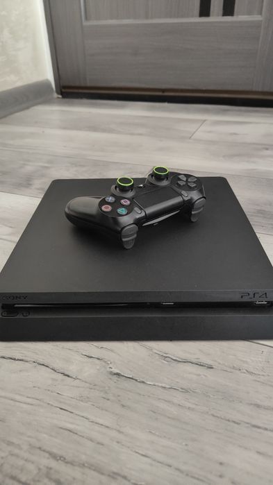 PlayStation 4 Slim ( Ps 4) + controller