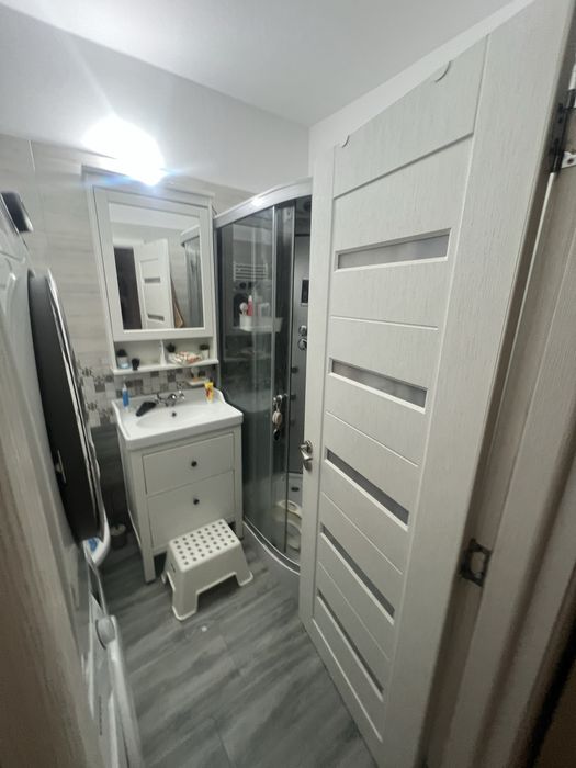 Vand apartament 2 camere Rosu/ Crinului