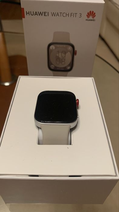 Смарт часовник Huawei Watch Fit 3