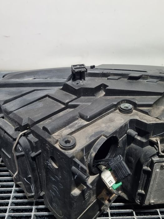 Far Stanga AUDI Q5 2008 - 2012 SUV 4 Usi (1537) Xenon PRINDERI RUPTE NECESITA REPARATI Garantie