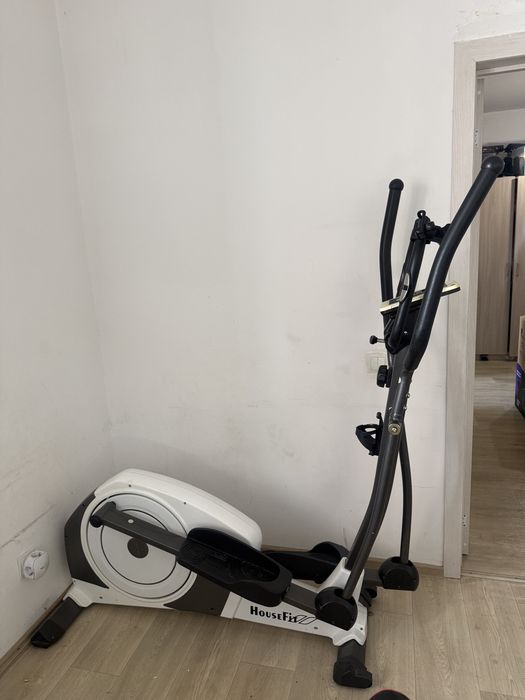 Элептический тренажер HouseFit