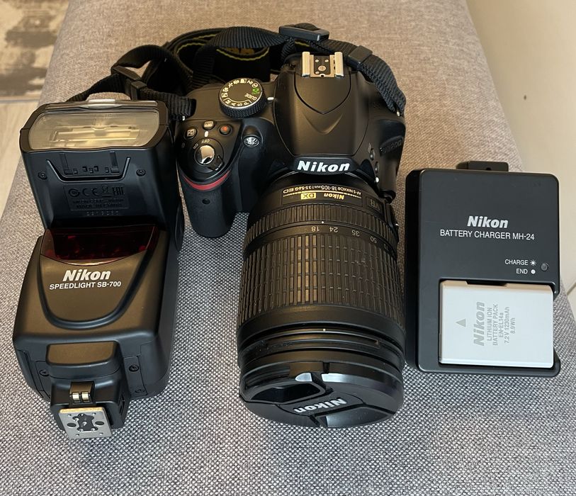 Aparat foto DSLR Nikon D3200 Black + Obiectiv 18-105mm + Blitz SB-700