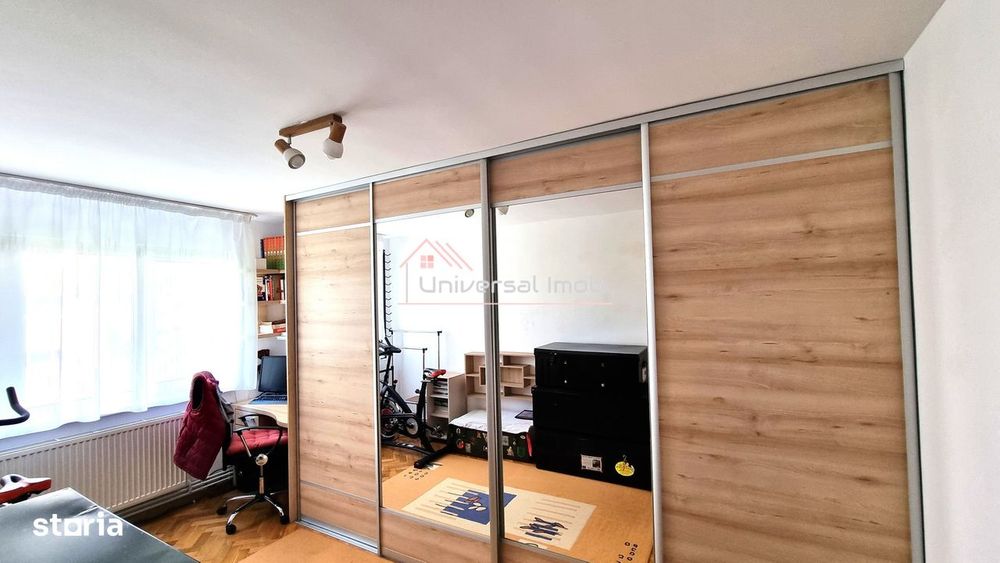Apartament cu 4 camere si parcare cu C.F.