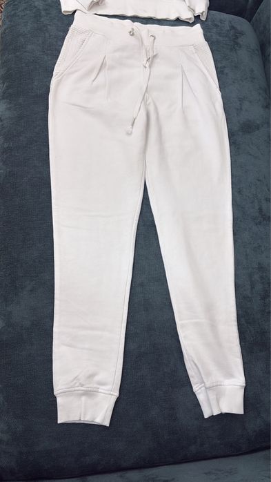 Костюм белый с камнями