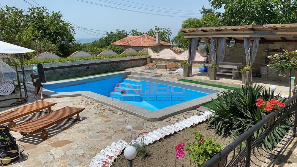 Къща в Варна, област-с.Аврен площ 142 цена 205000