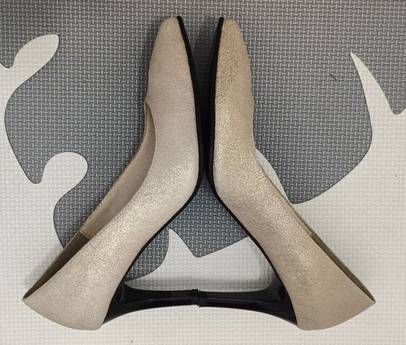 Pantofi stiletto aurii , din piele , Nr 37 branț 24 cm