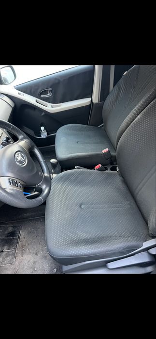 Продавам Тойота Ярис