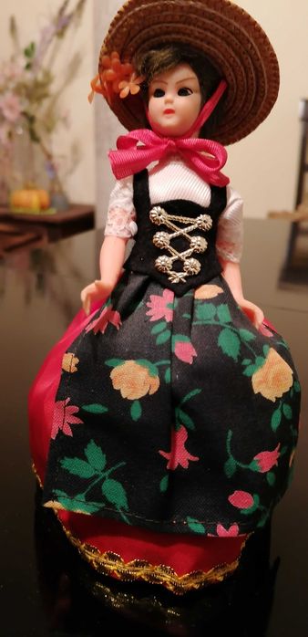 Две красиви етно-кукли за колекционери и ценители