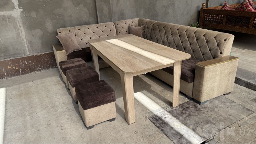 Уголок мебел сотилади