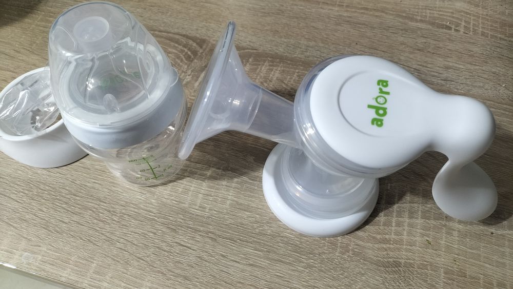 Vând pompă manuală de sân Adora