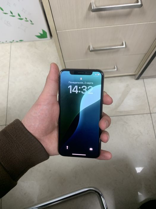 Iphone xs  xotira 64 yomkst 69 narxi 150$ kelishiladi obmen bor