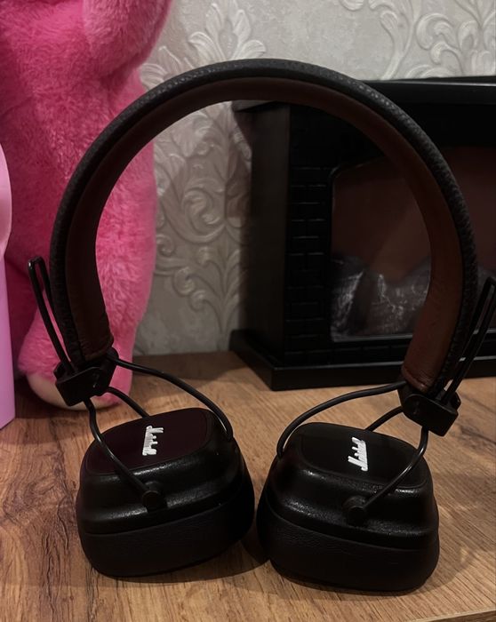 Продам наушники Marshall