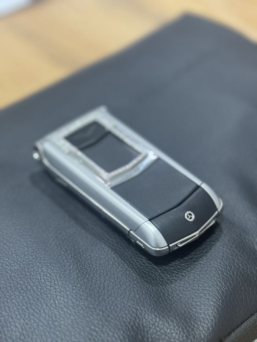 Телефон оригинал vertu  очень редкий модель