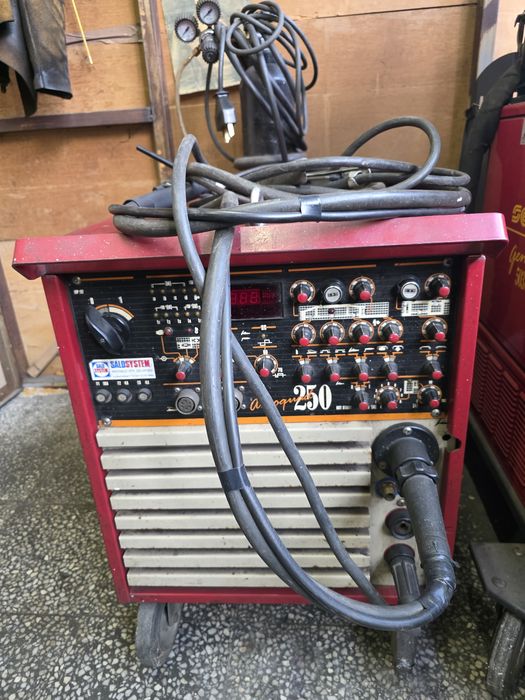 Заваръчен апарат професионален италиански в идеално състояние