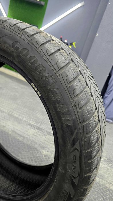 СПЕШНО-255/50/20 Goodyear-зимни