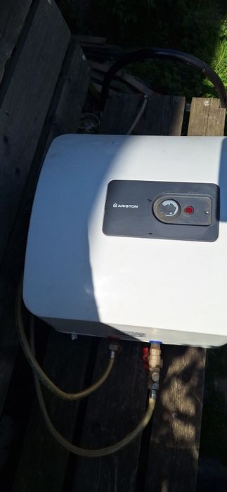 Vând boiler Ariston  30L