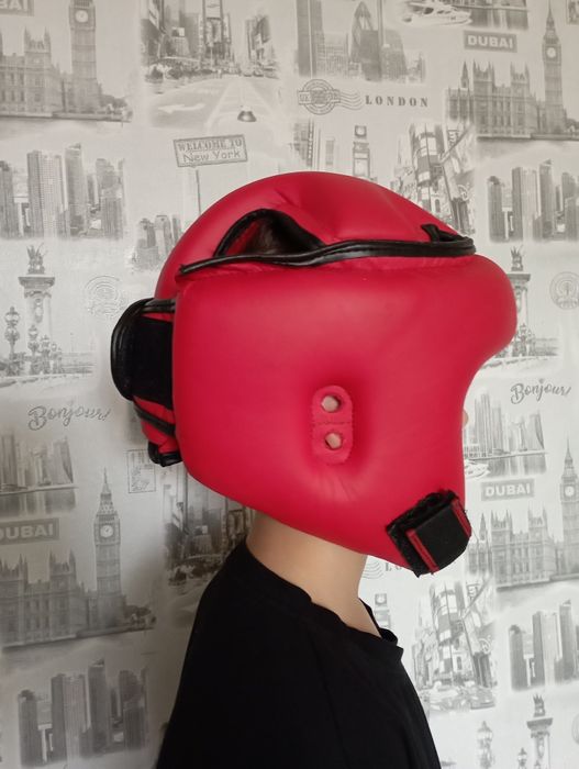 Продам шлем для кикбоксинга