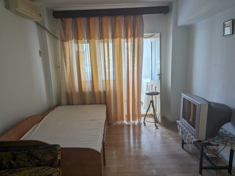 Ofer pt inchiriere apartament cu 1 camera cu centrala ,zona Crihala