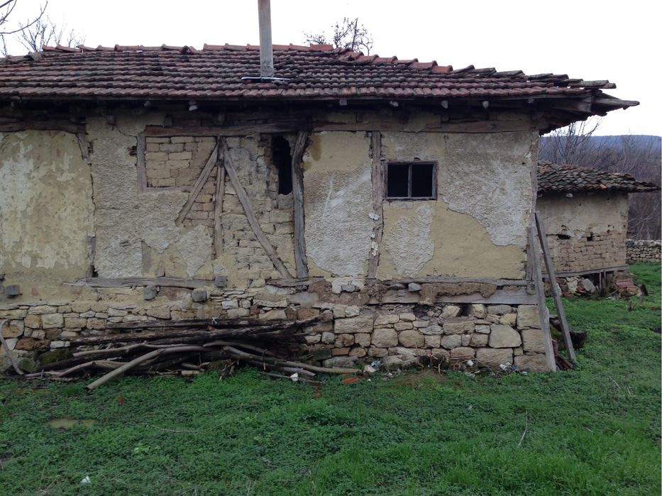 Продава се Къща в Левски - 1454 кв.м за 11 €/кв.м - Снимка #2