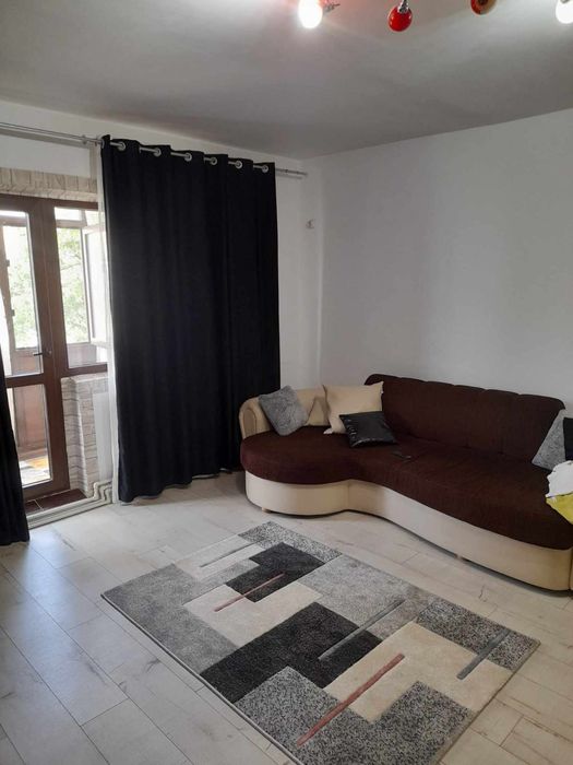 Închiriez apartament cu 3 camere in Dorobanți 1