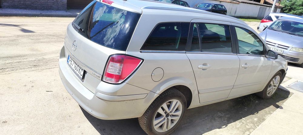 Автомобил Opel Astra