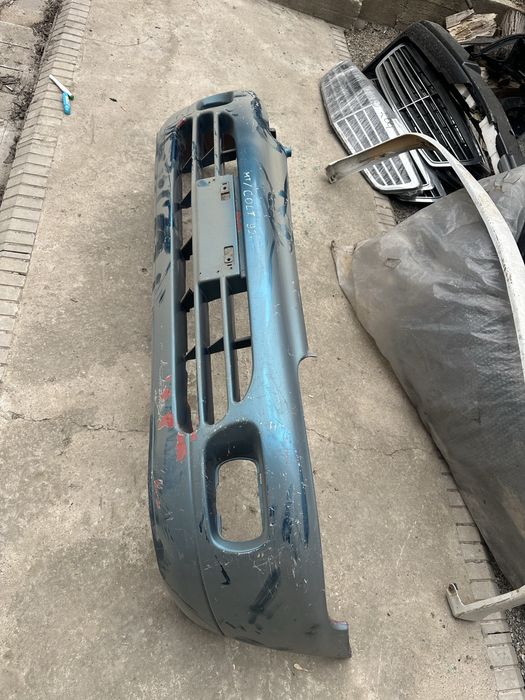 Бампер Mitsubishi Colt 1992