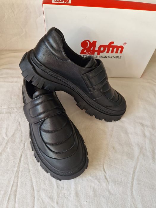 Продаю новые .Туфли - лоферы