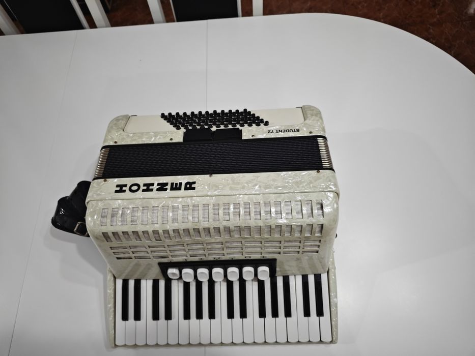 Acordeon de vanzare