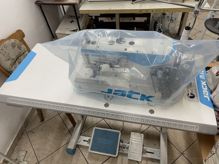 Masini de cusut de surfilat si butoniera