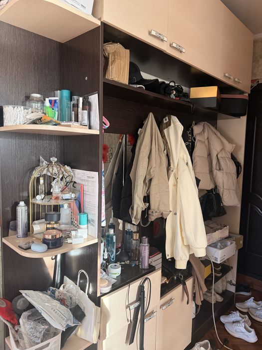 Срочно продам прихожий шкаф