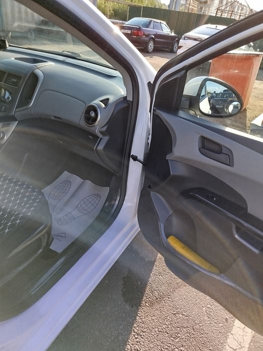 Продам Chevrolet Aveo T300, 2015