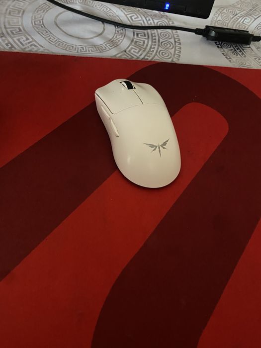 Продаеться компьютер с кронштейном