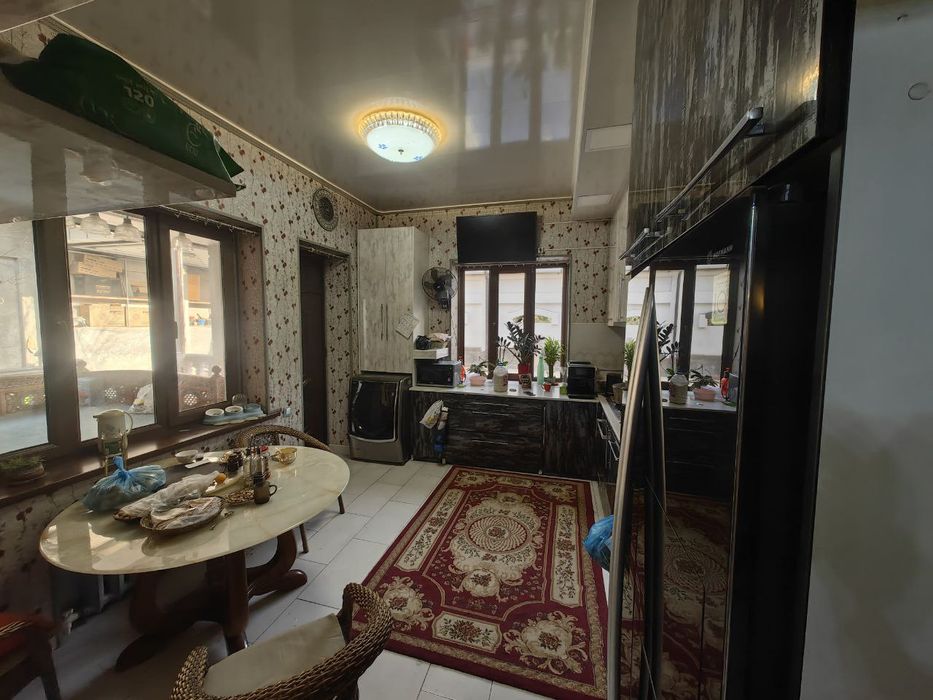 Сергели 3 бекат  дом 7 комнат 5 соток вдоль дороги с ремонтом .