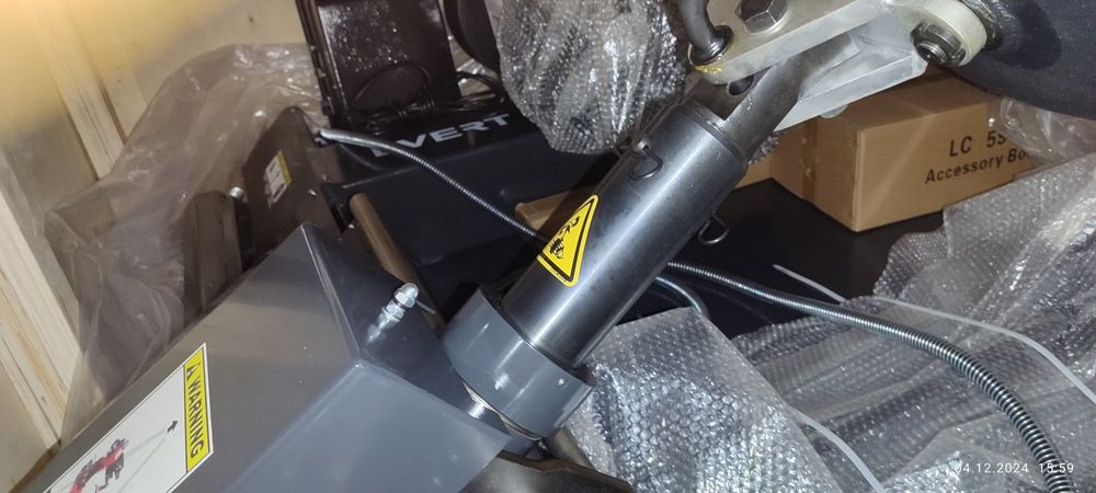 Машина са големи гуми evert bp580