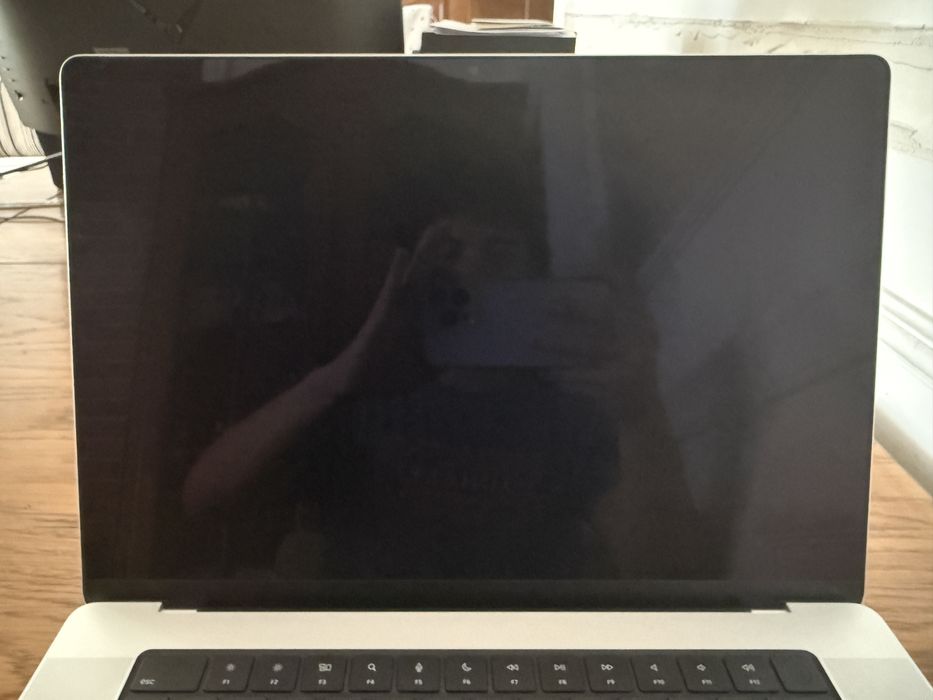 Macbook Pro M3 16 дюймов 18/512 Silver