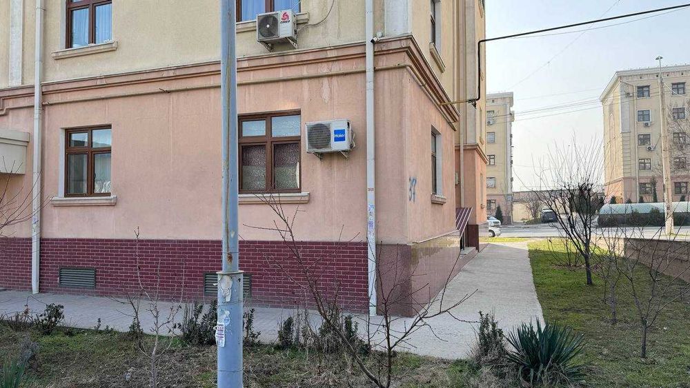 Продается квартира на ул. Нурафшон 37, 4 ком., 1-ый этаж