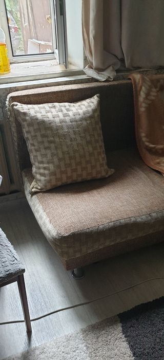 Продам диван раскладной.