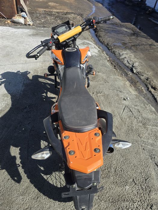 Мотоцик эндуро в отличном состоянии