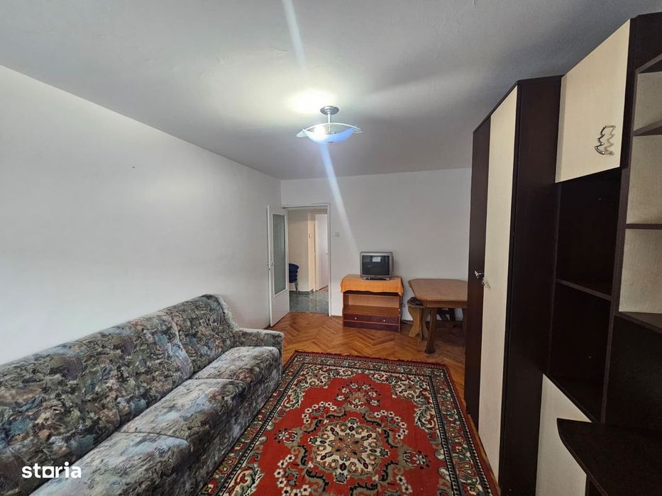 De vânzare apartament cu 2 camere, decomandat, Crisului, etaj 3