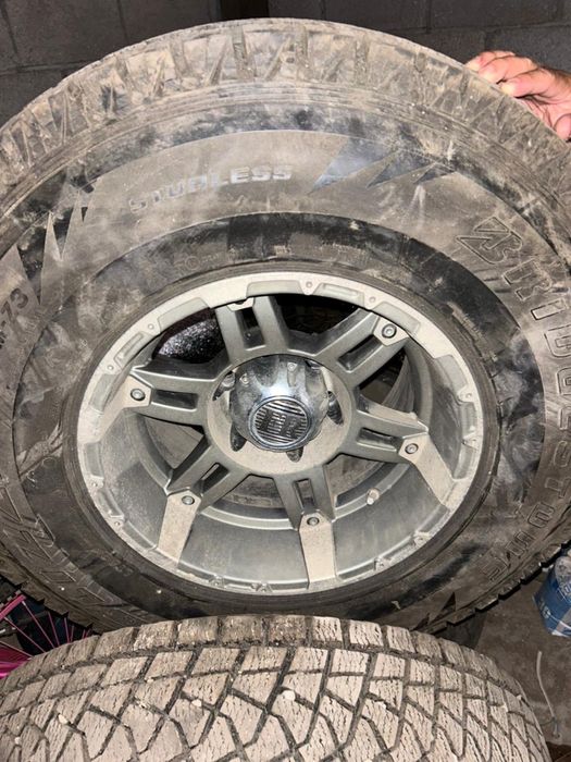 Продам резину с дисками 285/75R16