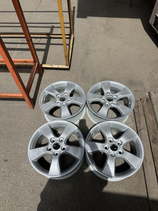 Продам диски на Камри 35  размер 16 оригинал