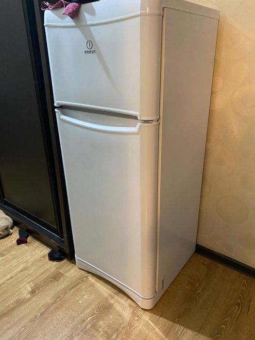 Холодильник indesit