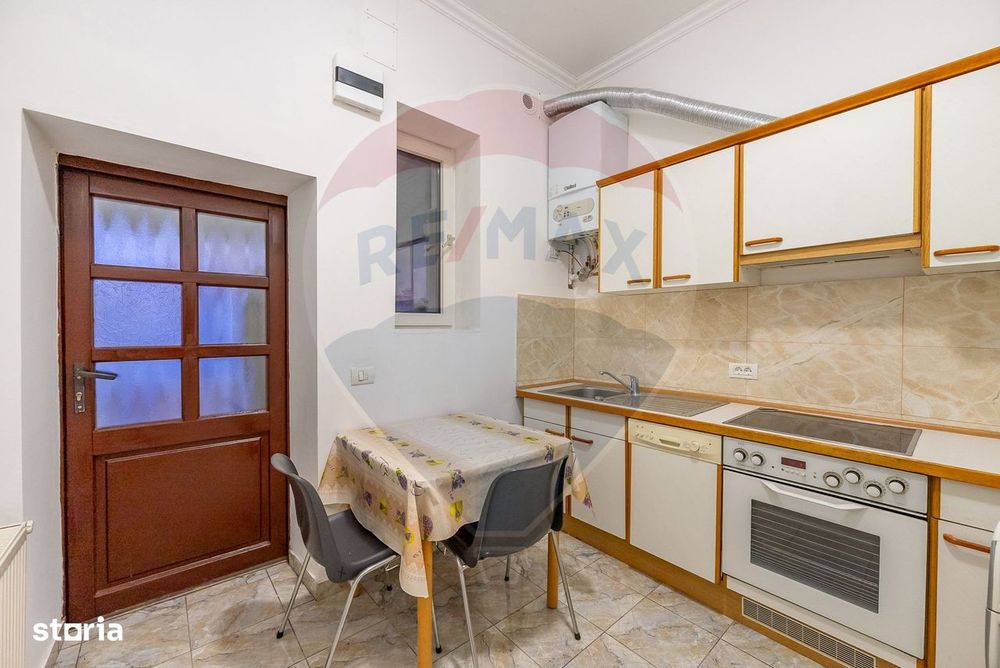 Apartament la casă de închiriat
